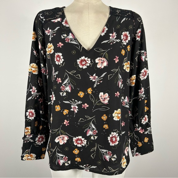 NWT Warehouse one Floral V-Neck Blouse - Black and Multicolor XS - Picture 3 of 11